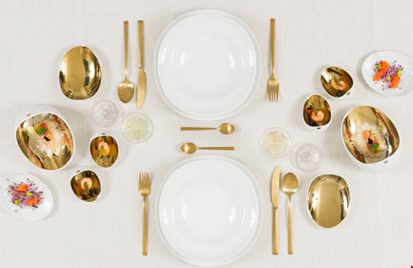 Kijk eens, wat een spetterende feesttafel! Kijk eens, wat een spetterende feesttafel!